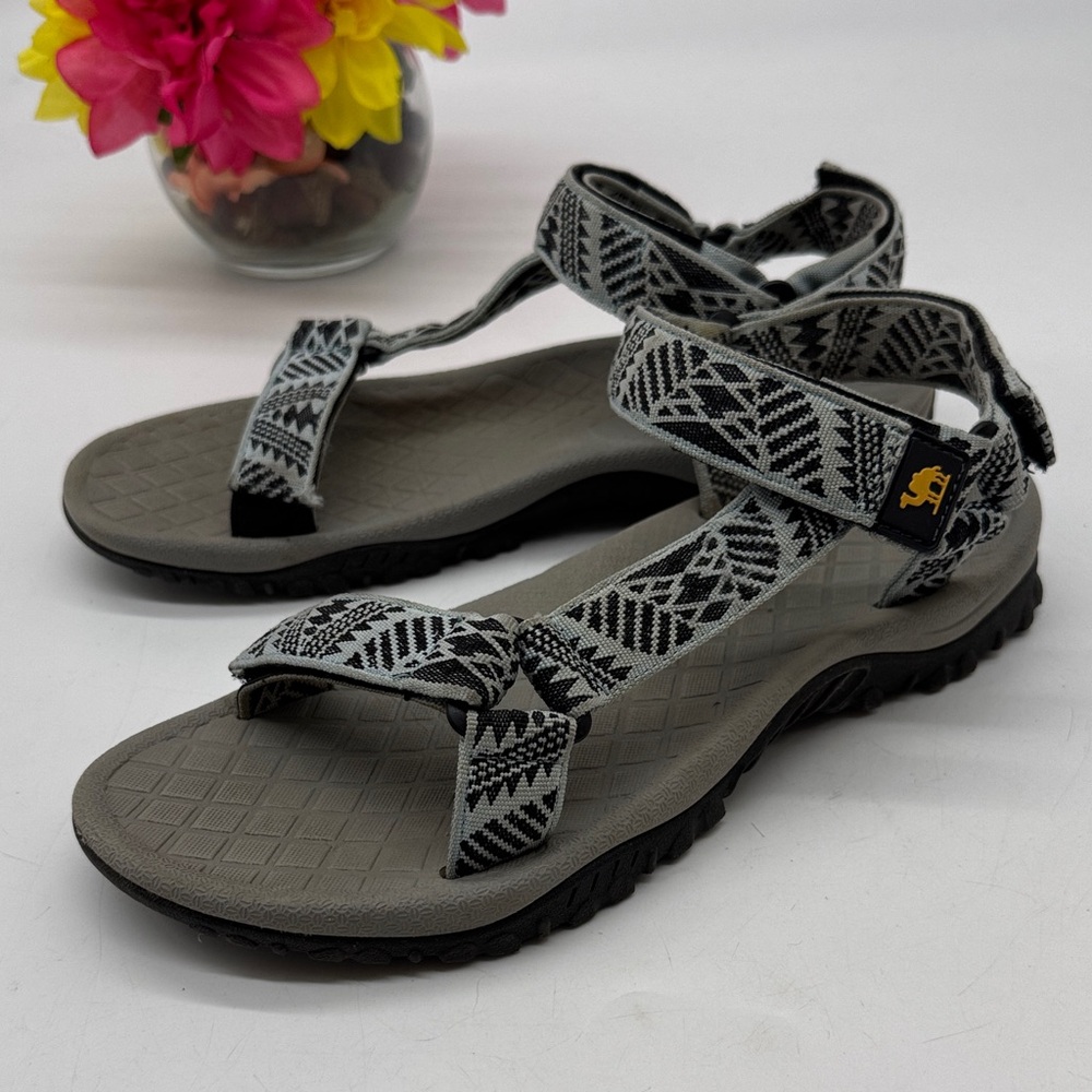 Camel Crown Women's Gray Patterned Sandals MSC9225C
